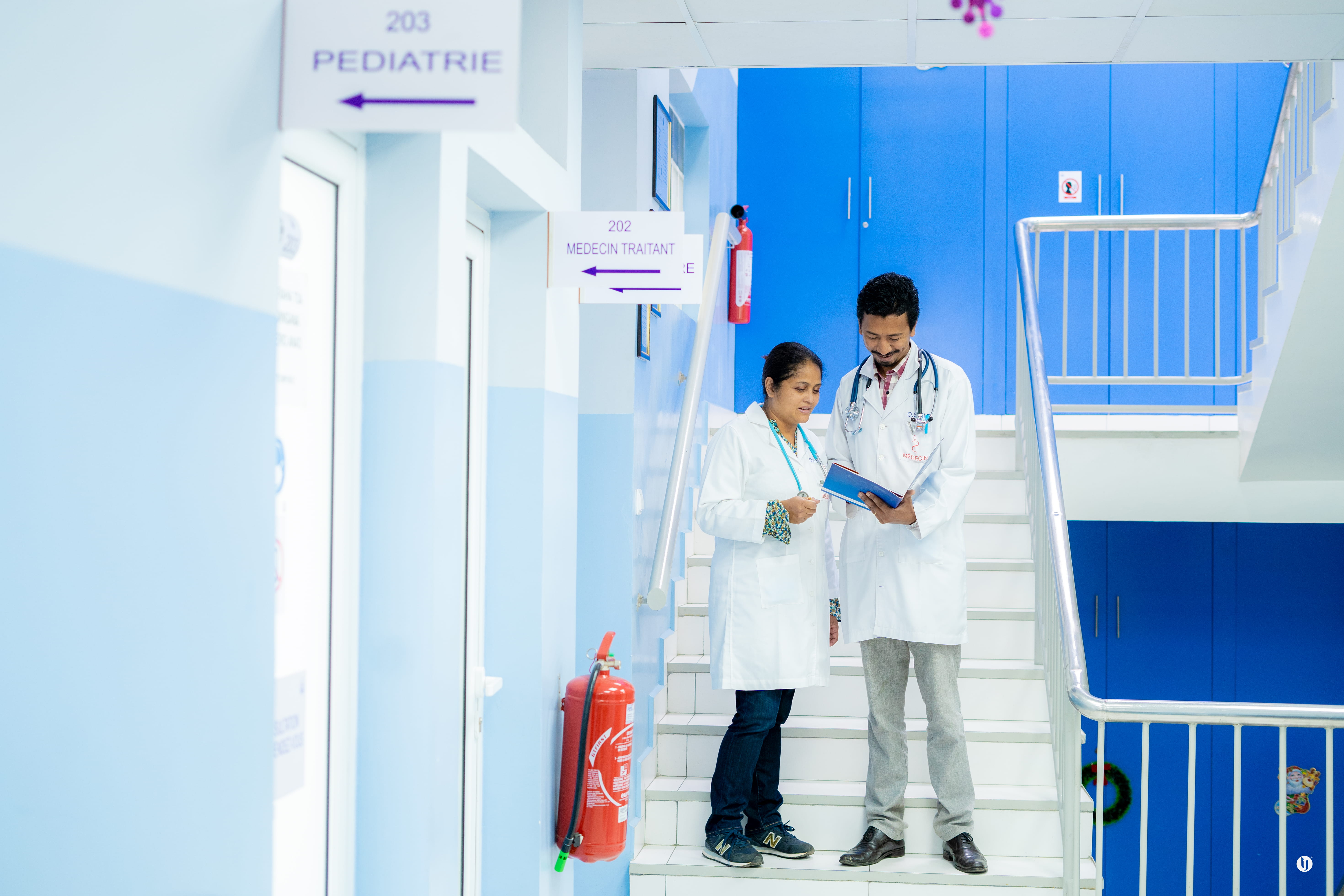 Équipe médicale dans un dispensaire OSTIE